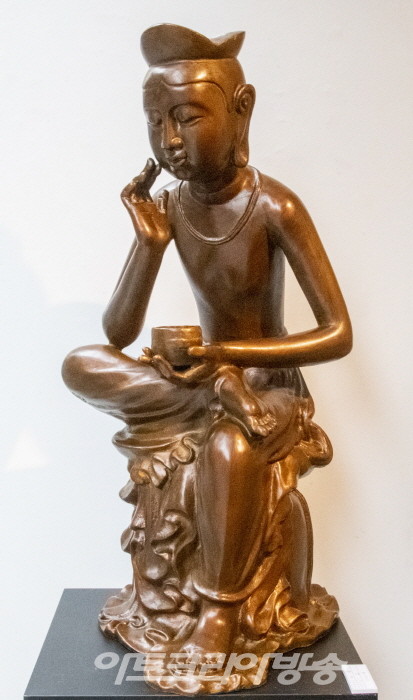 금동미륵반가사유상