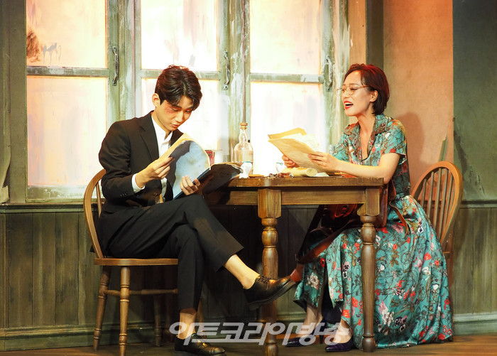 연극 '빈센트 리버' 프레스콜(아니타 역 우미화, 데이비 역 김현진) 2022.07.26 사진 ⓒ아트코리아방송 이용선 기자​