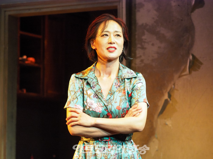 연극 '빈센트 리버' 프레스콜(아니타 역 우미화, 데이비 역 김현진) 2022.07.26 사진 ⓒ아트코리아방송 이용선 기자​