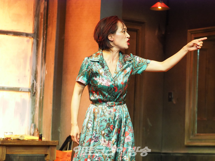 연극 '빈센트 리버' 프레스콜(아니타 역 우미화, 데이비 역 김현진) 2022.07.26 사진 ⓒ아트코리아방송 이용선 기자​