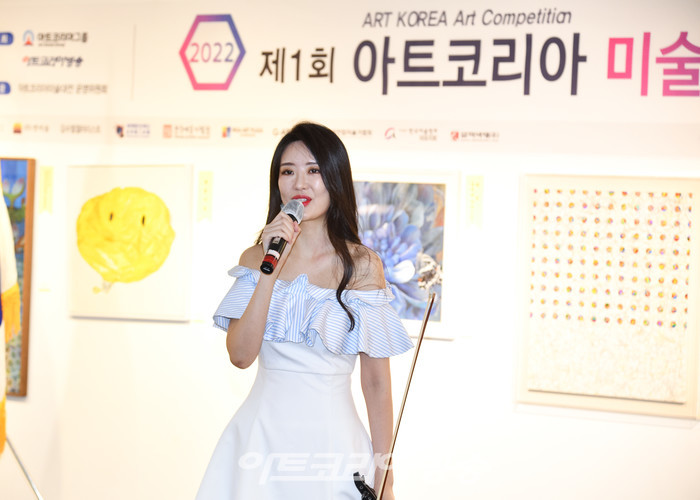 '제1회 아트코리아 미술대전' 시상식(한미나 전자바이올린리스트) 2022.08.03 사진 ⓒ아트코리아방송 이용선 기자​