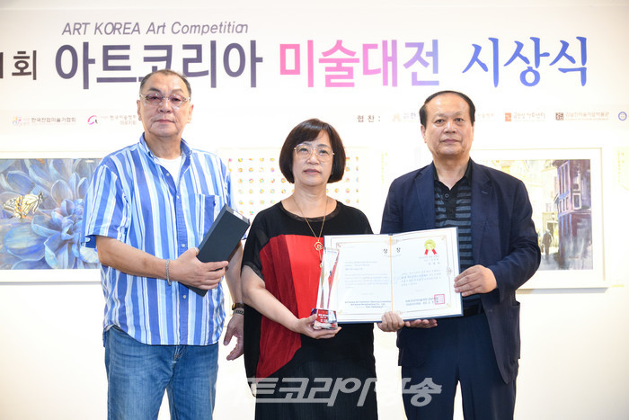 제1회 아트코리아 미술대전 특별상(민경숙-서양화 부문) 2022.08.03 사진 ⓒ아트코리아방송 이용선 기자​