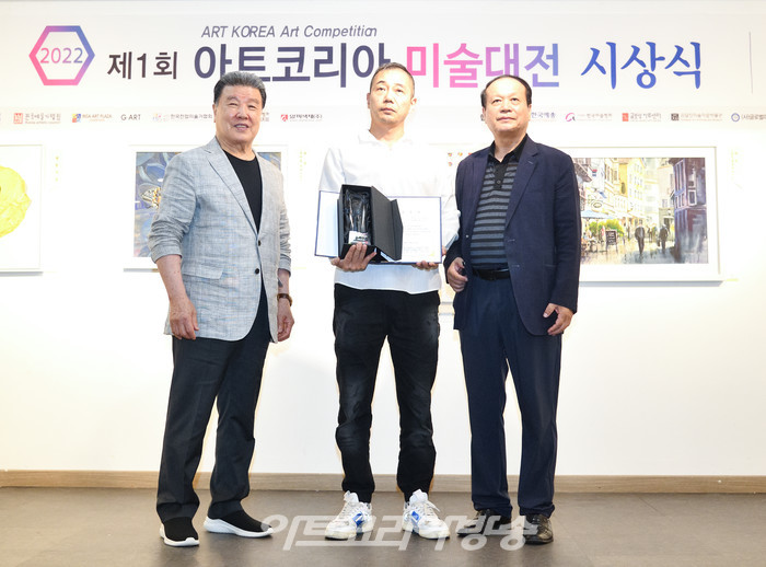 제1회 아트코리아 미술대전 한국예술문화명인진흥회장상(정동호-인두화 부문) 2022.08.03 사진 ⓒ아트코리아방송 이용선 기자​