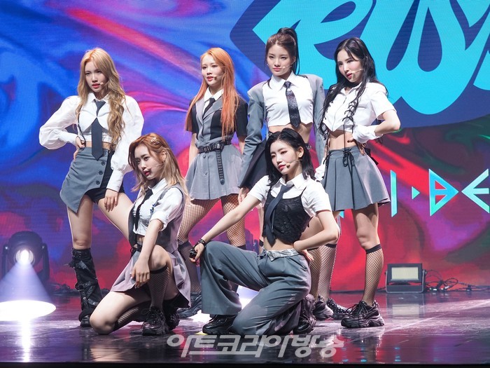 트라이비 세 번째 싱글 '레비오사(LEVIOSA)' 발매 기념 쇼케이스(켈리, 지아, 현빈, 송선, 소은, 미레) 2022.08.09 사진 ⓒ아트코리아방송 이용선 기자​