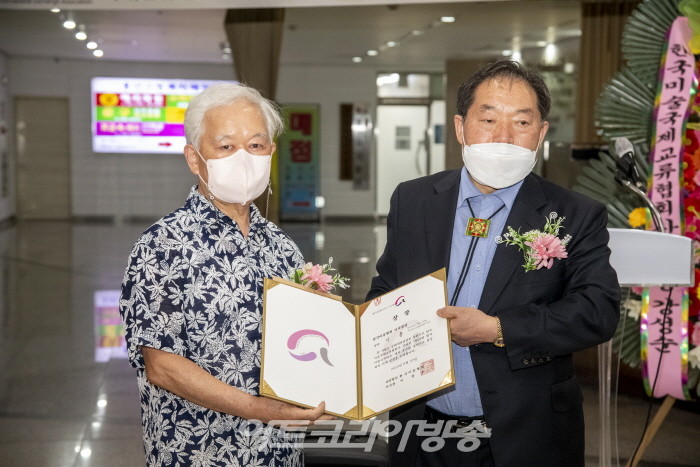 한국미술협회이사장상-이 홍 작가