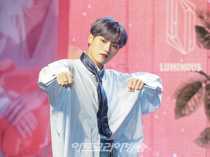 루미너스 첫 번째 정규앨범 '루미너스 인 원더랜드(LUMINOUS in WONDERLAND)' 발매 기념 쇼케이스(우빈) 2022.08.17 사진 ⓒ아트코리아방송 이용선 기자​