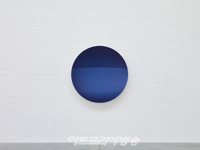 아니쉬 카푸어(b. 1954)〈Mipa 5 and Magenta Mist〉2020Stainless steel