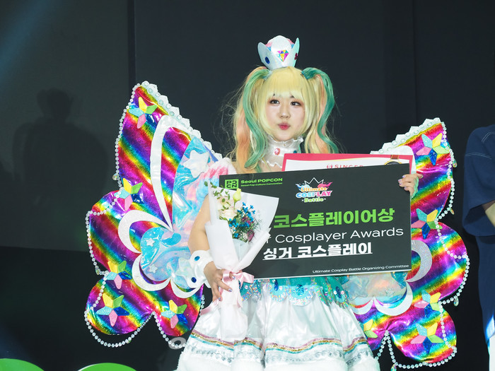 '2022 서울 팝콘' 알티메이트 코스플레이 배틀 시상식 (싱거 코스플레이상 소주니엄(So Junium)) 2022.08.28 사진 ⓒ아트코리아방송 이용선 기자​