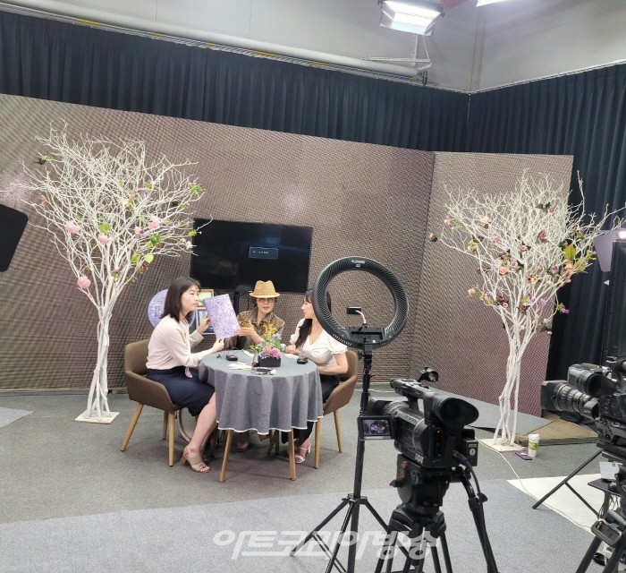 앙데팡당korea 오스텔라 쇼핑라이브 첫 방송 개막