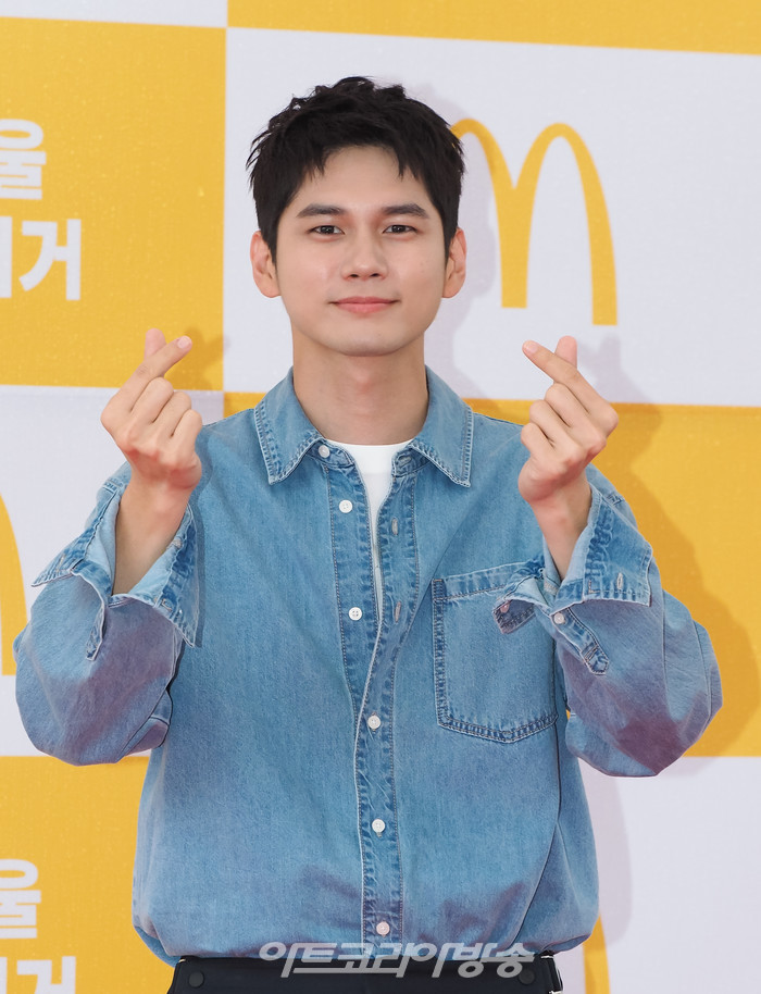 [AK포토] 옹성우,' 아침부터 설레는 매력'