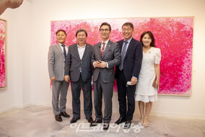 한국예총 이범헌 회장 개인전 '꽃춤 II'