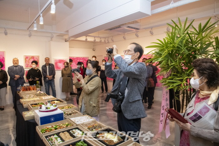 한국예총 이범헌 회장 개인전 '꽃춤 II'