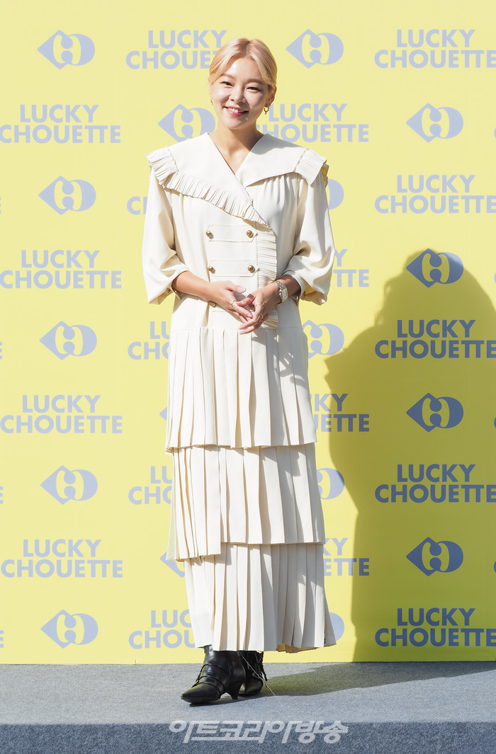 럭키슈에뜨(LUCKY CHOUETTE) 오픈 10주년 포토행사(모델 송해나) 2022.09.01 사진 ⓒ아트코리아방송 이용선 기자