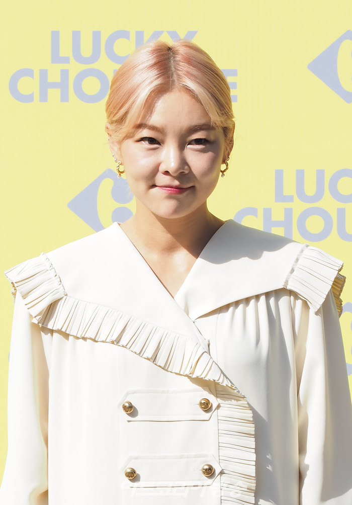 럭키슈에뜨(LUCKY CHOUETTE) 오픈 10주년 포토행사(모델 송해나) 2022.09.01 사진 ⓒ아트코리아방송 이용선 기자