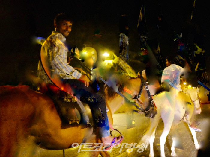 Akshita Gandhi, Ummeed, 90 x 70 cm, Re worked photograph on Matt photo paper, 2017