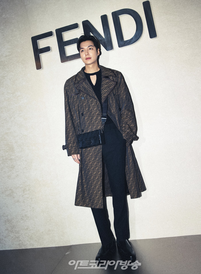 펜디(FENDI) 바게트(Baguette) 백 25주년 기념 패션쇼(이민호) 제공 펜디