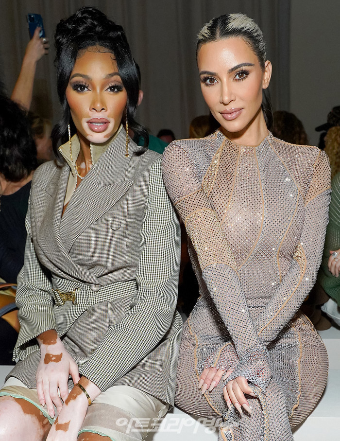 펜디(FENDI) 바게트 백 25주년 기념 패션쇼(위니 할로우(Winnie Harlow), 킴 카다시안(Kim Kardashian)) 제공 펜디