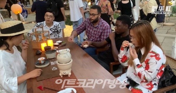 Xinhua Silk Road '국제 도예전시회, 징더전에서 개최'