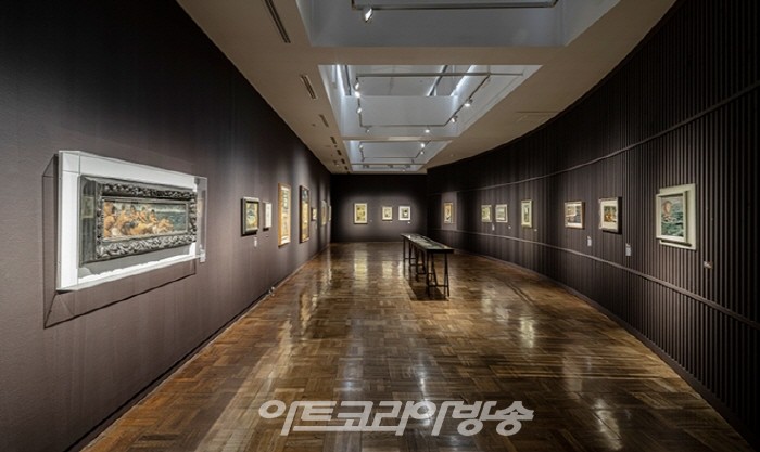 문신(文信) 우주를 향하여 전시실 전경2