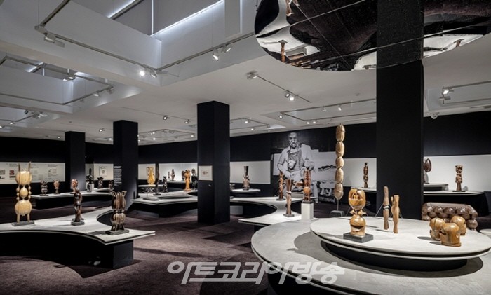 문신(文信) 우주를 향하여 전시실 전경3