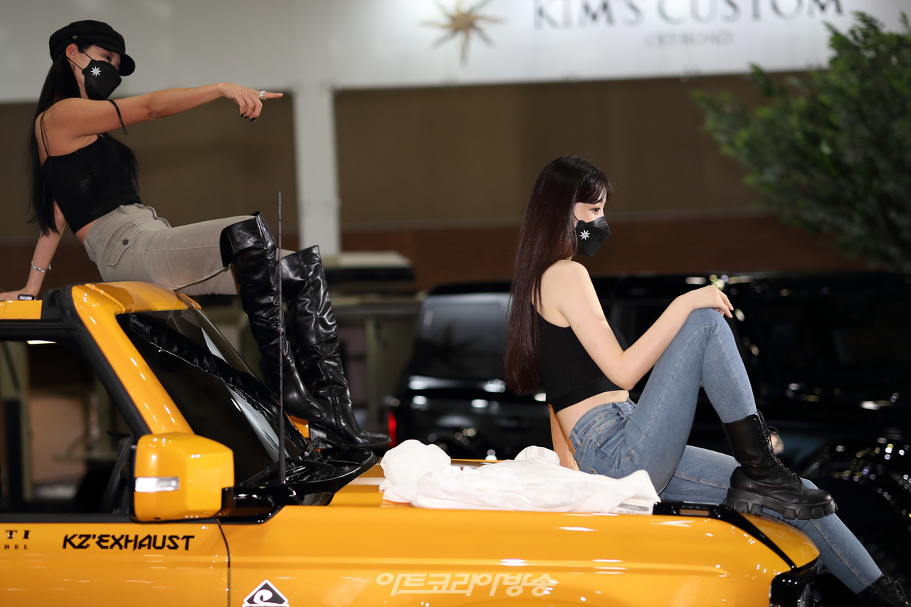 킴스커스텀 레이싱모델 홍지연 2022 오토살롱위크