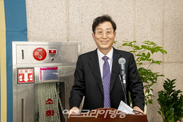 (사)현대한국화협회 제41회 대작전-김창만 사무국장