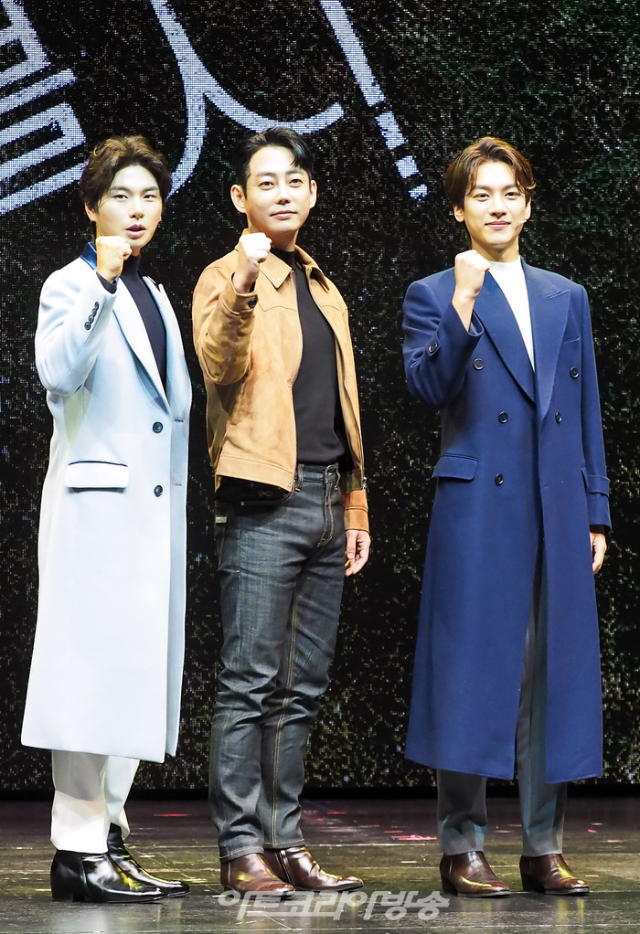 뮤지컬 '사랑의 불시착' 프레스콜(구승준 역 이이경, 테이, 한승윤) 2022.09.20 사진 ⓒ아트코리아방송 이용선 기자