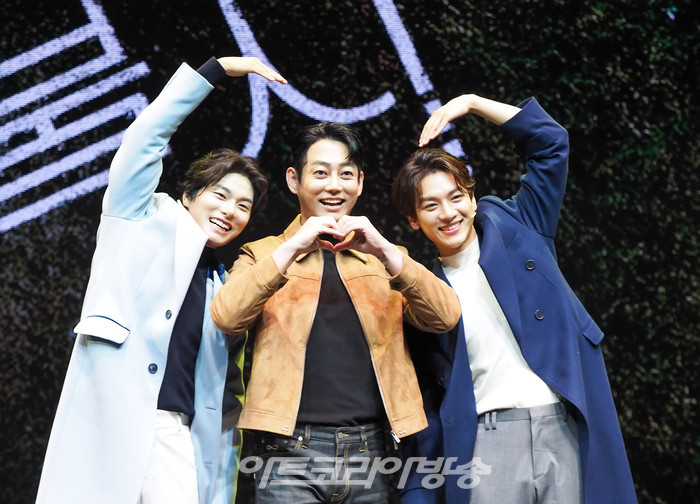 뮤지컬 '사랑의 불시착' 프레스콜(구승준 역 이이경, 테이, 한승윤) 2022.09.20 사진 ⓒ아트코리아방송 이용선 기자