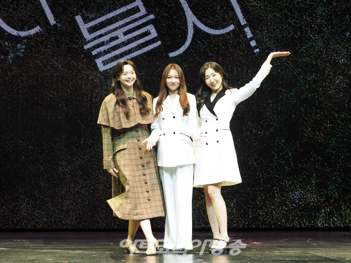 뮤지컬 '사랑의 불시착' 프레스콜(윤세리 역 나하나, 임혜령, 김려원) 2022.09.20 사진 ⓒ아트코리아방송 이용선 기자