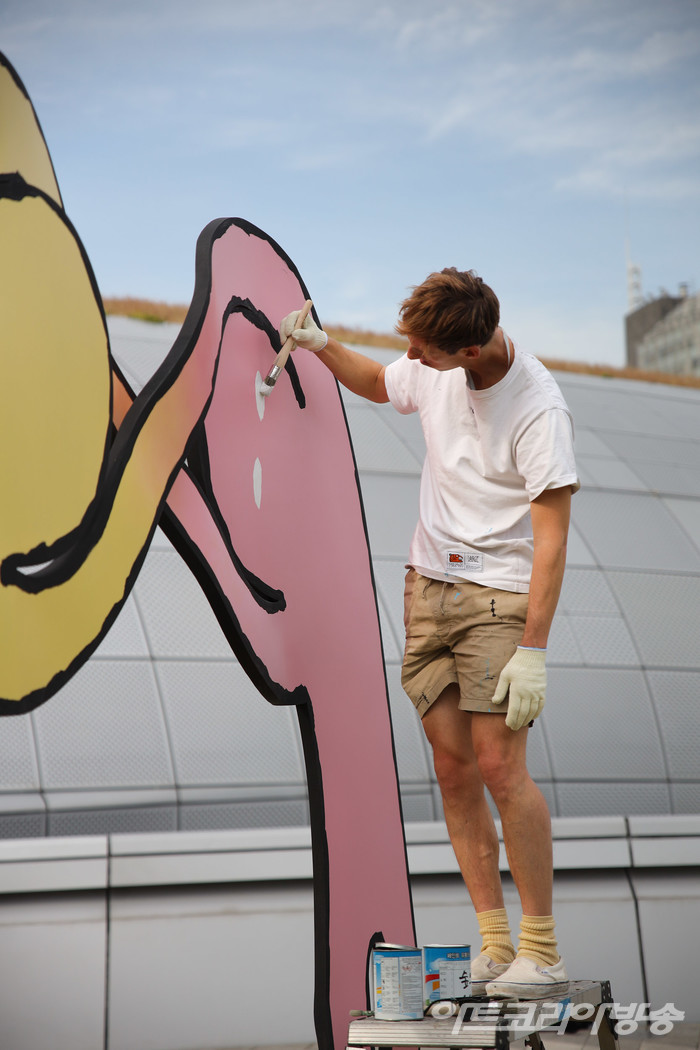 © Jean Jullien Studio