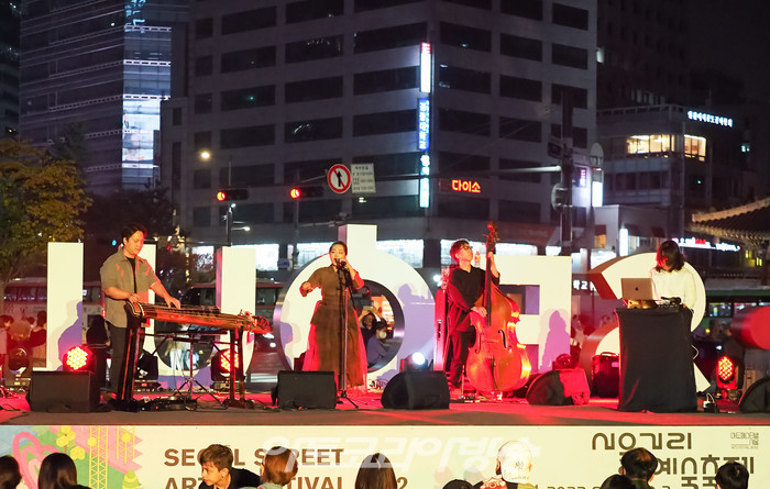 '서울거리예술축제 2022' 신노이 新심방곡. 2022.10.01 사진 ⓒ아트코리아방송 이용선 기자