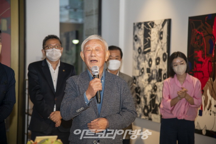 전창운 교수가 축사하고 있다.