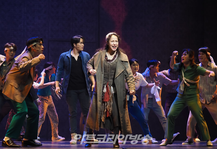 ​뮤지컬 '광주' 프레스콜(거리천사 역 임진아, 박한수 역 민우혁). 2021.04.15 ⓒ아트코리아방송 DB