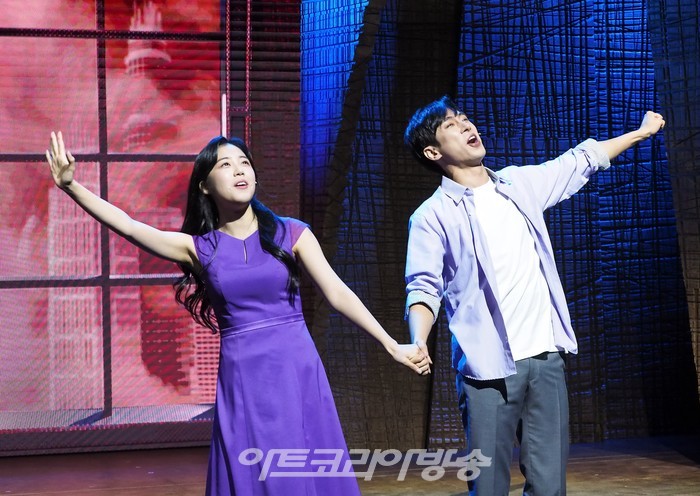 뮤지컬 '인간의 법정' 프레스콜(회사원 한시로 역 선한국, 안드로이드 카운슬러 역 이상아) 2022.10.06 사진 ⓒ아트코리아방송 이용선 기자