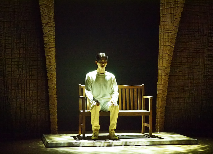 뮤지컬 '인간의 법정' 프레스콜(안드로이드 아오 역 유태양) 2022.10.06 사진 ⓒ아트코리아방송 이용선 기자