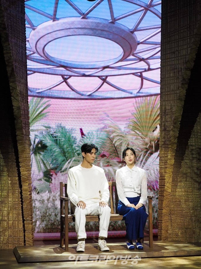 뮤지컬 '인간의 법정' 프레스콜(안드로이드 카운슬러 역 이상아, 안드로이드 아오 역 유태양) 2022.10.06 사진 ⓒ아트코리아방송 이용선 기자