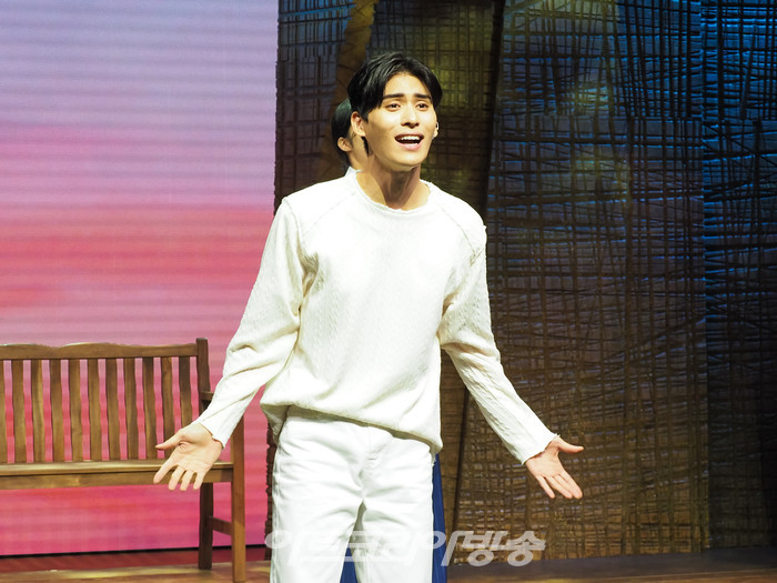 뮤지컬 '인간의 법정' 프레스콜(안드로이드 카운슬러 역 이상아, 안드로이드 아오 역 유태양) 2022.10.06 사진 ⓒ아트코리아방송 이용선 기자