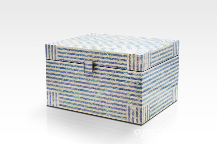 채율_나예함_자작나무_자개_2022 / 사진 = 한국공예·디자인문화진흥원