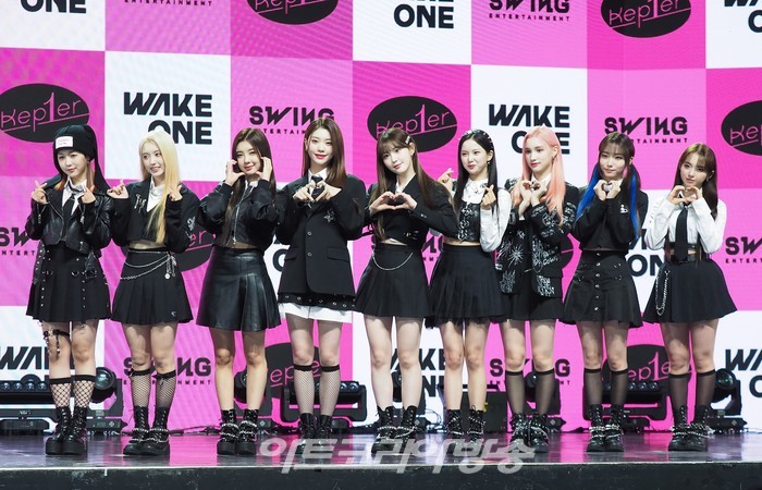 케플러 세 번째 미니앨범 '트러블슈터'(TROUBLESHOOTER) 발매 기념 쇼케이스(왼쪽부터 히카루, 강예서,김다연, 샤오팅, 김채연, 최유진, 휴닝바히에, 서영은, 마시로). 2022.10.13 사진 ⓒ아트코리아방송 이용선 기자