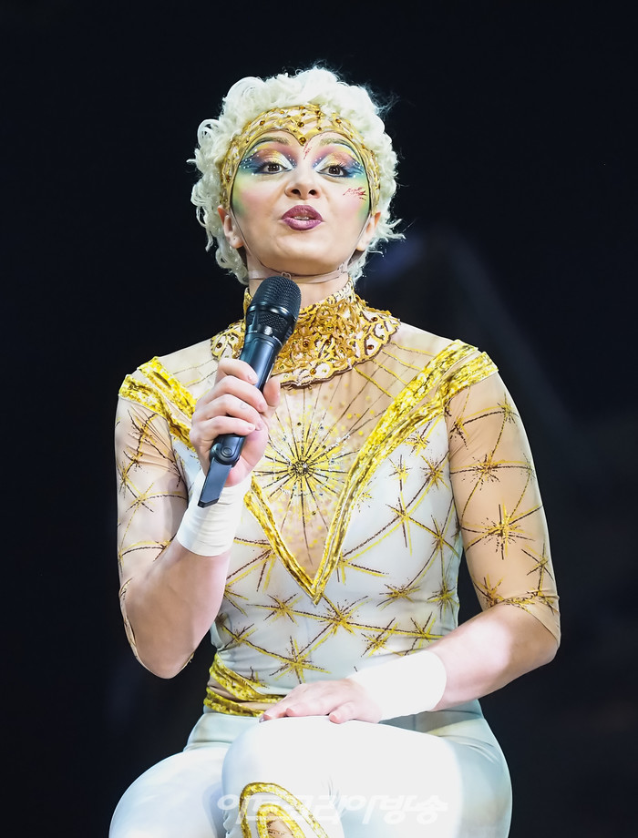 태양의 서커스 '뉴 알레그리아' 프레스콜(에스테파니 에반스(Estefani Evans) 플라잉 트라페즈). 2022.10.20 사진 ⓒ아트코리아방송 이용선 기자