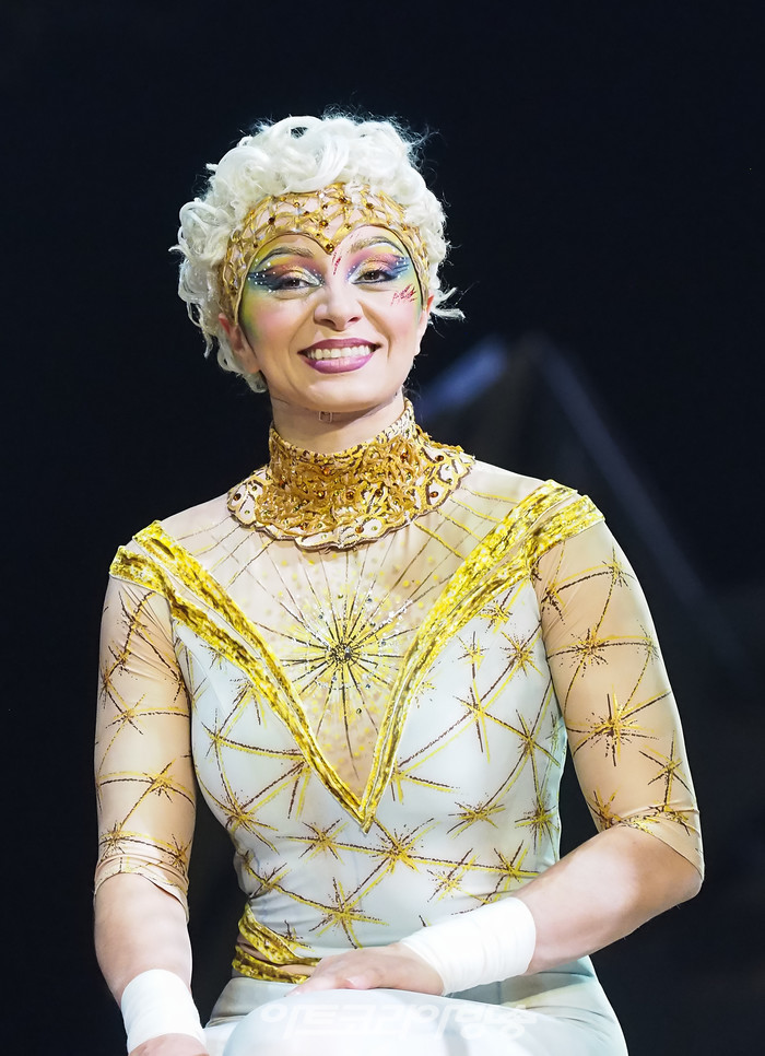 태양의 서커스 '뉴 알레그리아' 프레스콜(에스테파니 에반스(Estefani Evans) 플라잉 트라페즈). 2022.10.20 사진 ⓒ아트코리아방송 이용선 기자