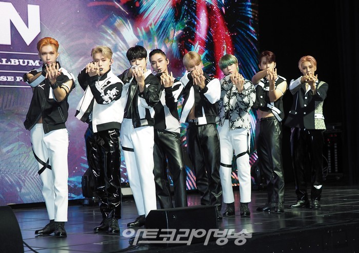 TFN(티에프앤) 미니앨범 '비포 선라이즈 파트.4(BEFORE SUNRISE Part.4 )' 발매 기념 쇼케이스(왼쪽부터 레오, 카이리, 건우, 제로, 온, 키오, 케빈, 노아) 2022.10.26 사진 ⓒ아트코리아방송 이용선 기자​