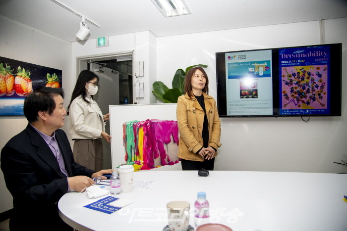 비채아트뮤지엄 갤러리 '싱가폴 국제아트페어 참가, 상상을 깨우다-Dreamability展'기자간담회-이재옥 작가