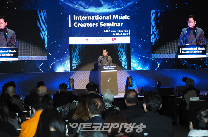 홍익표 국회 문화체육관광위원회 위원장이 4일 오후 서울 중구 더 플라자 호텔 그랜드볼룸에서 열린 '국제 음악 창작자 세미나'에서 축사를 하고 있다. 2022.11.04 사진 ⓒ아트코리아방송 이용선 기자​