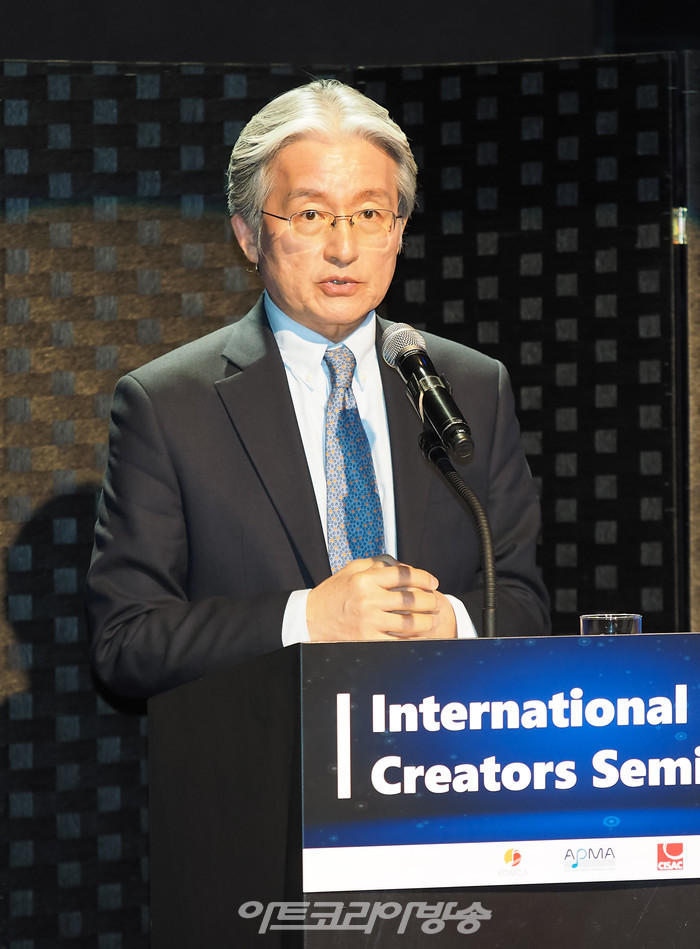 홍승기 인하대학교 교수가 4일 오후 서울 중구 더 플라자 호텔 그랜드볼룸에서 열린 '국제 음악 창작자 세미나'에서 기조연설을 하고 있다. 2022.11.04 사진 ⓒ아트코리아방송 이용선 기자​