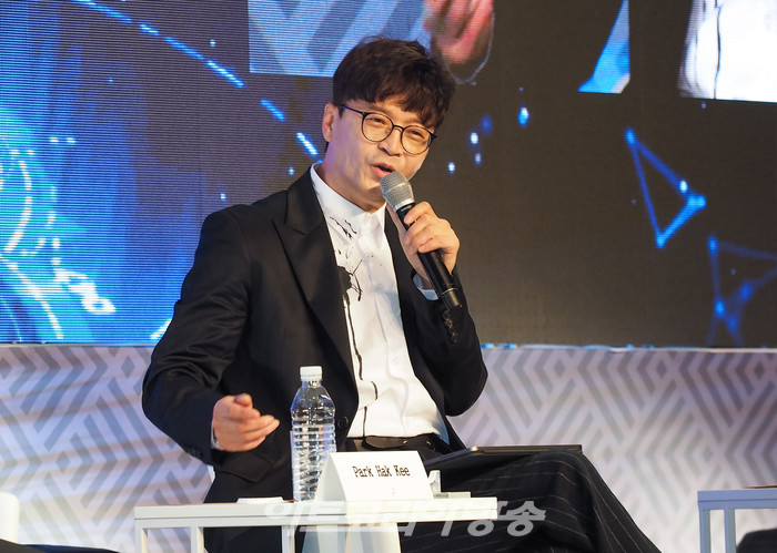 박학기 한국음악저작권협회(한음저협) 부회장이 4일 오후 서울 중구 더 플라자 호텔 그랜드볼룸에서 열린 '국제 음악 창작자 세미나'에 패널로 참석했다. 2022.11.04 사진 ⓒ아트코리아방송 이용선 기자​