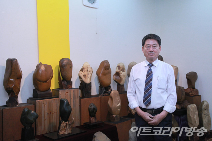 수석작가 이완우