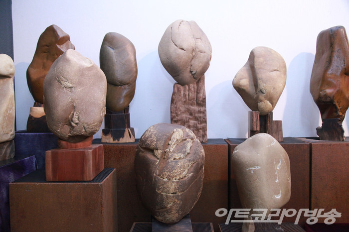 임진강 황석 상처와 고통을 넘어선 표정전 / 수석작가 이완우