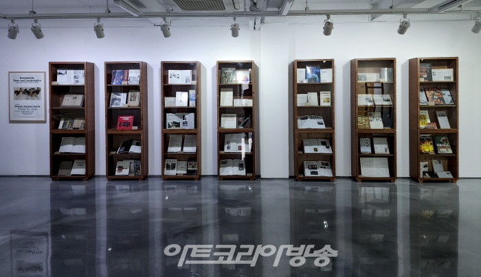 김달진미술자료박물관 '어두운 밤과 차가운 바람을 가르다'전