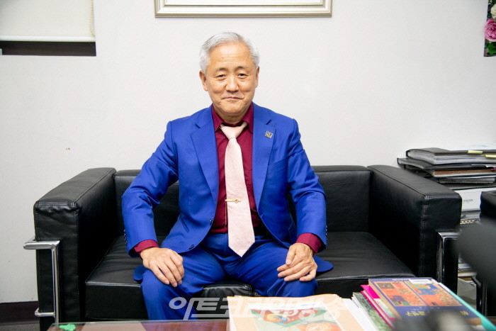 이숙자, 보리밭의 생명력으로 이룩한 채색화 대가-김달진미술자료박물관 관장